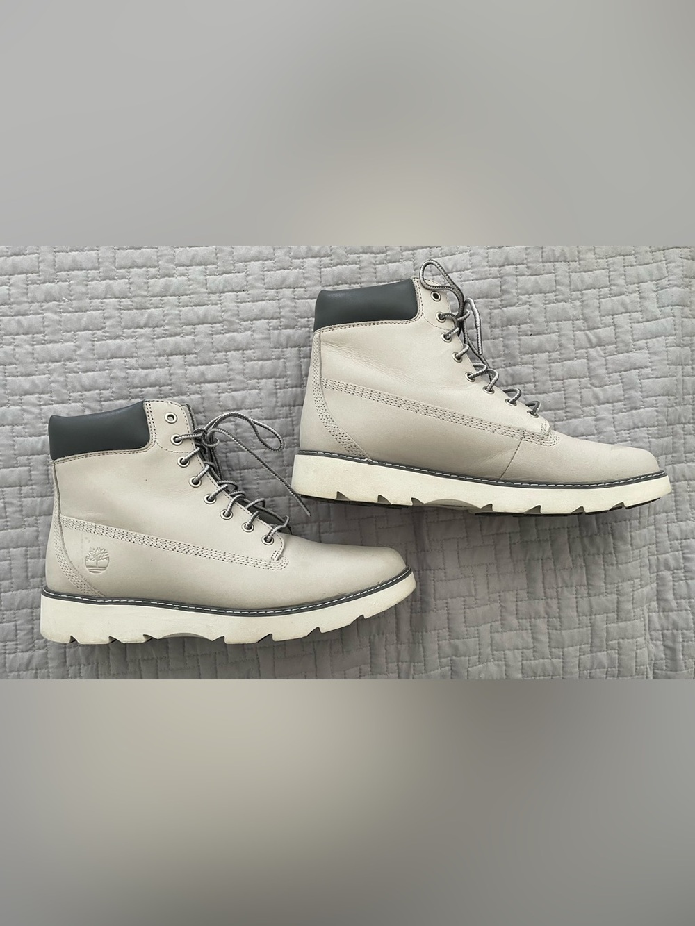 Timberland women's 8 Light Gray and Dark Gray Leather Lace-Up Boots